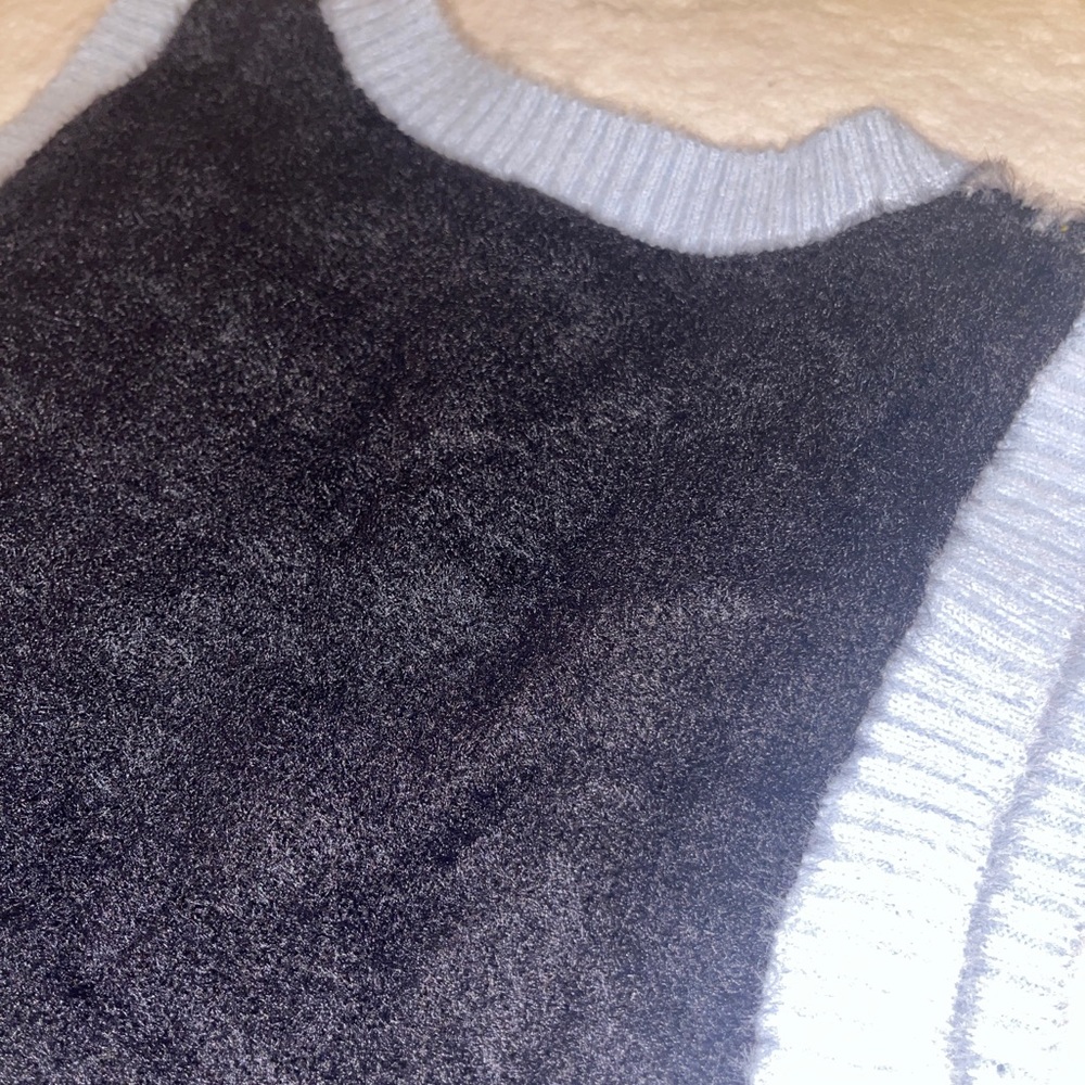 Cute Blue and Black Sweater Vest from H&M - Picture 5 of 5